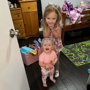 Meet your Posher, Ella